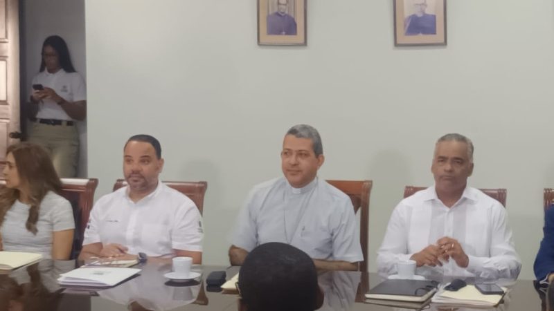 Comienza diálogo entre comunitarios de Sánchez Ramírez y ejecutivos de Barrick Pueblo Viejo