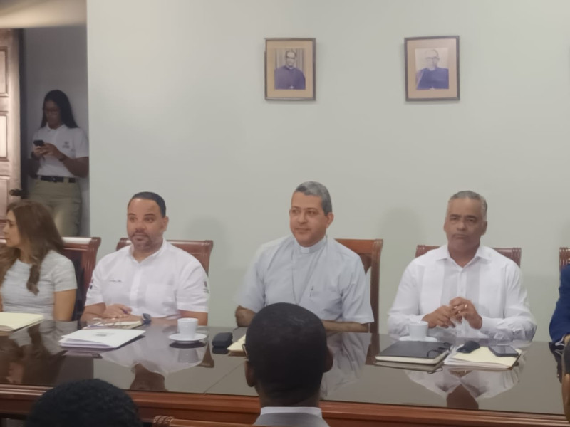 Comienza diálogo entre comunitarios de Sánchez Ramírez y ejecutivos de Barrick Pueblo Viejo