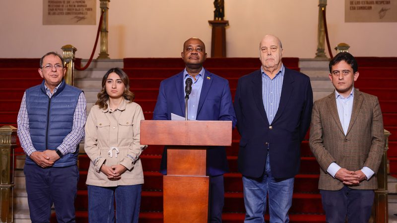 Colombia recula; acepta todas las condiciones EU sobre repatriados