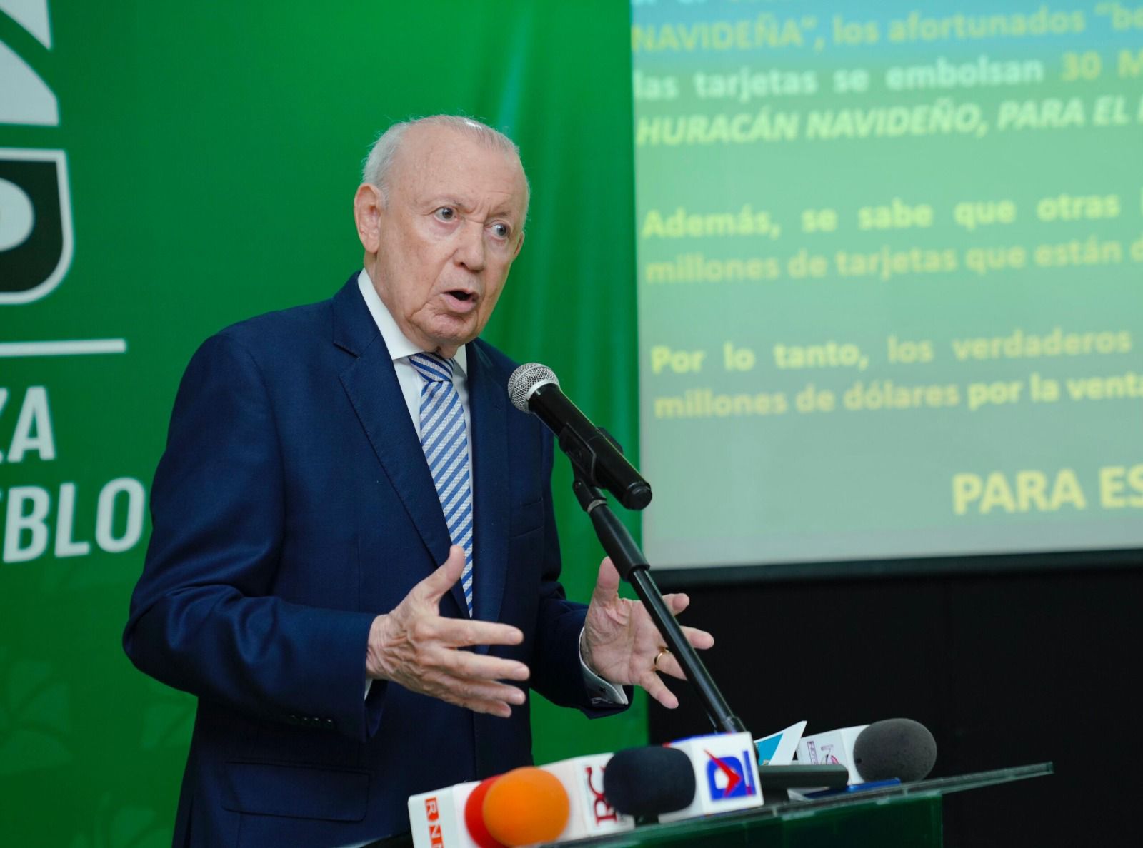 Alburquerque demanda explicación del reparto irregular de bonos navideños*