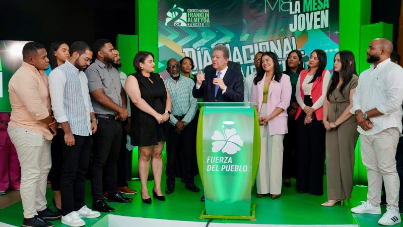 Leonel felicita a los jóvenes en su día y asegura que son clave para la transformación política de RDp