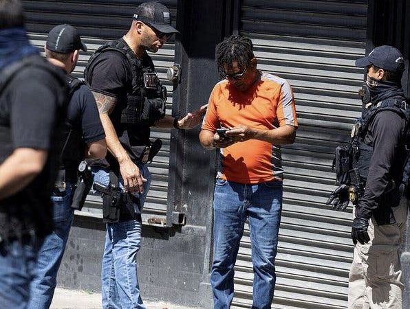 Redada en barrio donde residen dominicanos en Puerto Rico