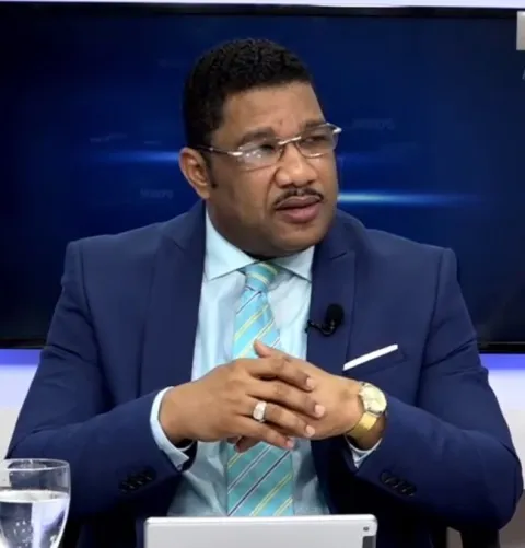 Miguel Florentino: Gestión municipal de Betty Gerónimo es un fiasco que mantiene el desorden y la arrabalización en SDN