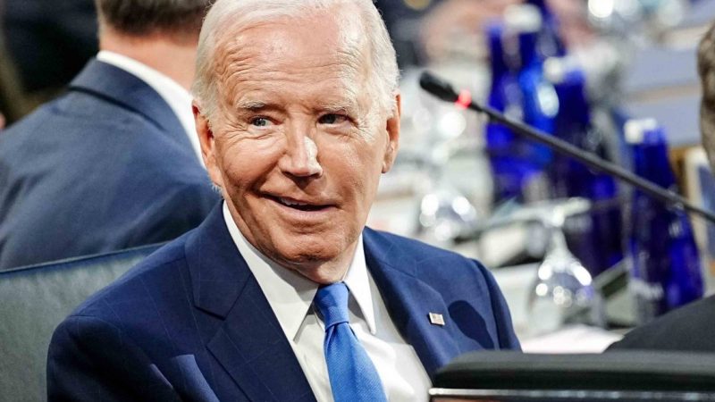Biden conmuta penas a 2.500 presos condenados por drogas