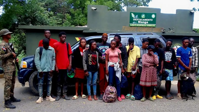 Ejército RD intercepta 3 yipetas con haitianos indocumentados