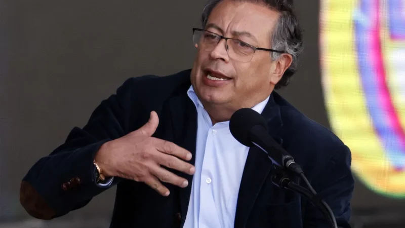 Gustavo Petro llama «estúpido» a Zelenski por «dejarse manipular» y entregar Ucrania a EE. UU.