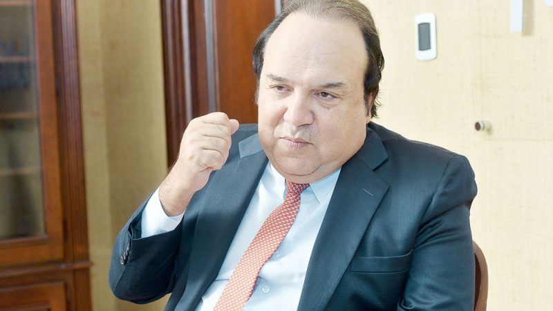 Polémico político Vinicio Castillo Seman amenaza con llevar a tribunales a quienes lo liguen con ex senador EE. UU. Bob Menéndez