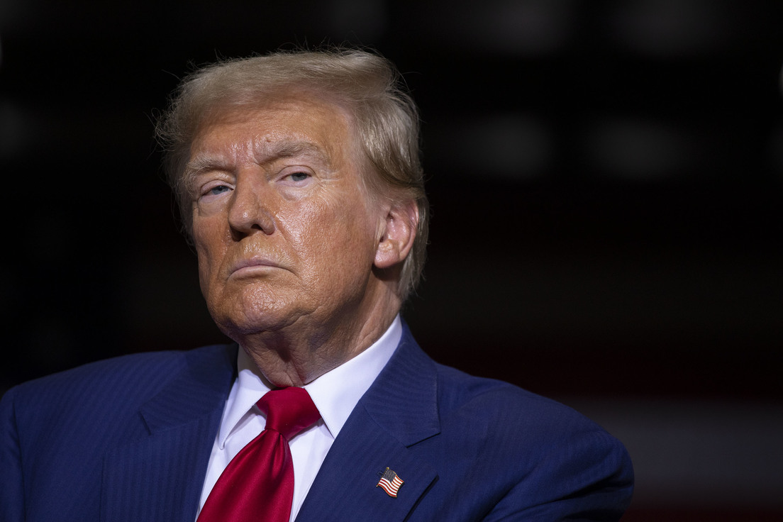Gobierno de Estados Unidos cumple su amenaza e impone 25% aranceles a México y Canadá