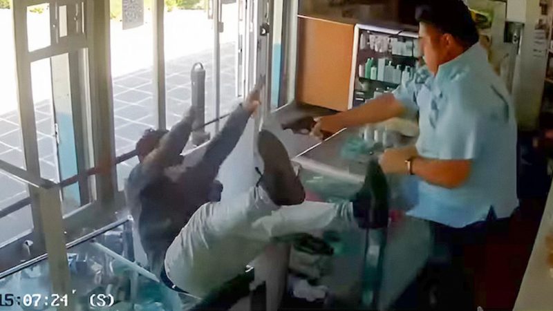 Chile: Propietario de farmacia mata ladrón en intento de robar en su negocio