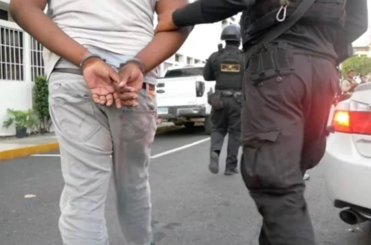 Dictan 18 meses prisión a siete personas involucradas en alijo 9.8 toneladas cocaína