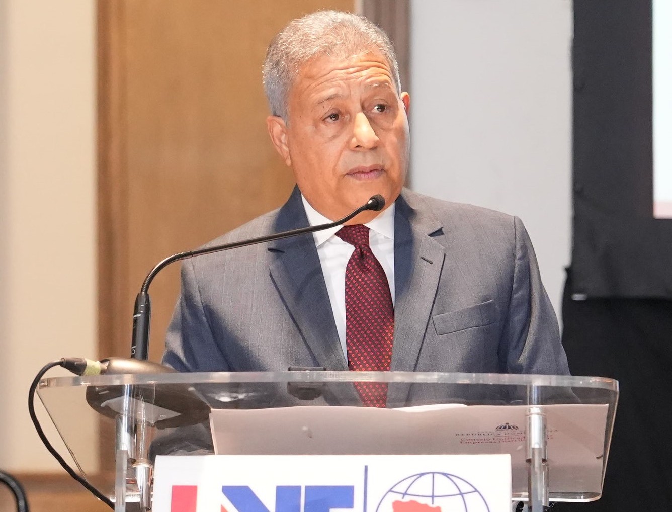 Empresarios se preocupan por poca cantidad de dólares en el mercado dominicano