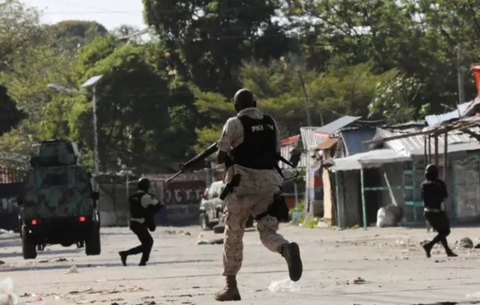 Policía haitiana le da para abajo a varios pandilleros azotaban a esa nación