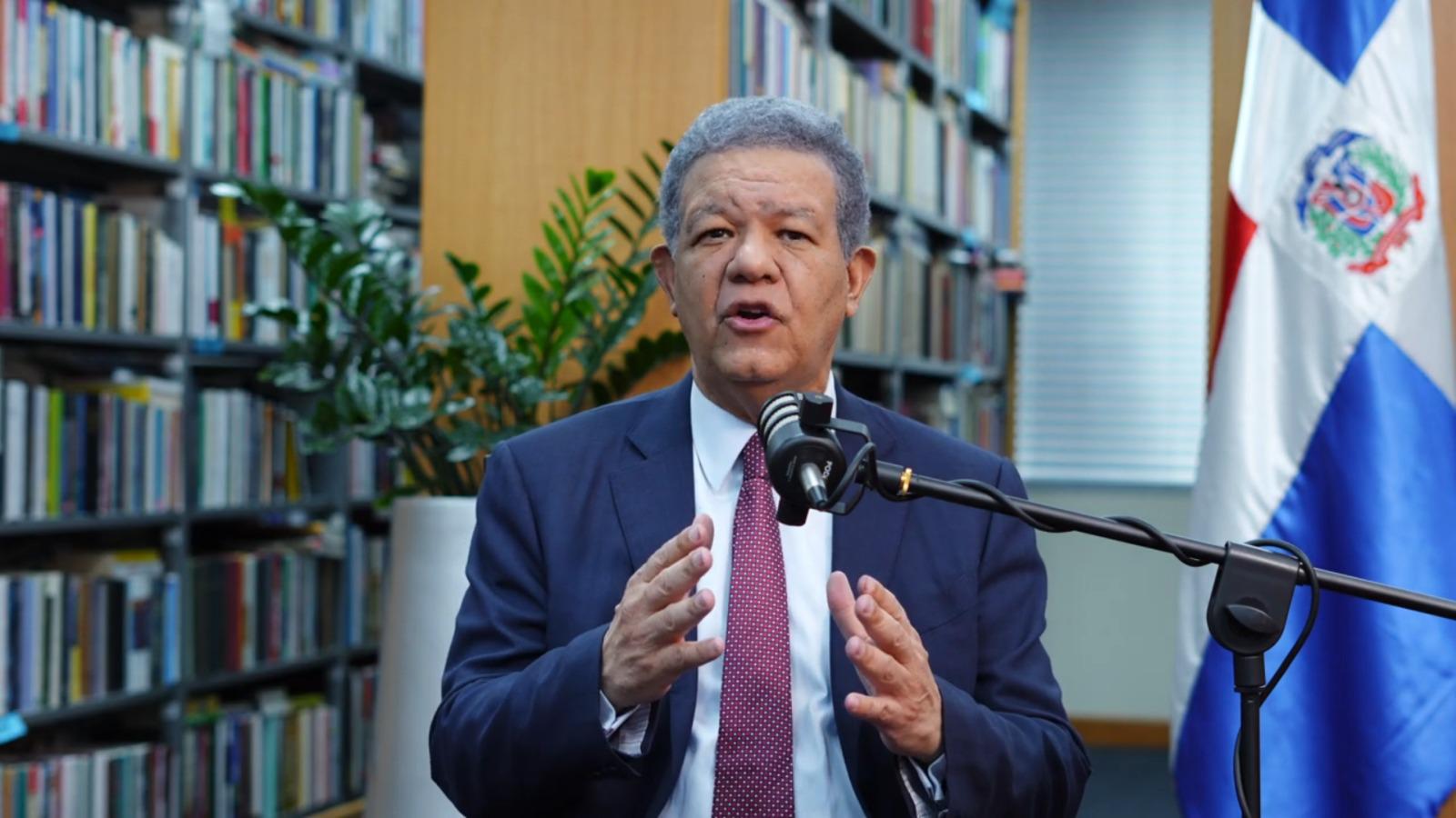 Leonel Fernández exige transparencia y regulación en la explotación de tierras raras en RD*