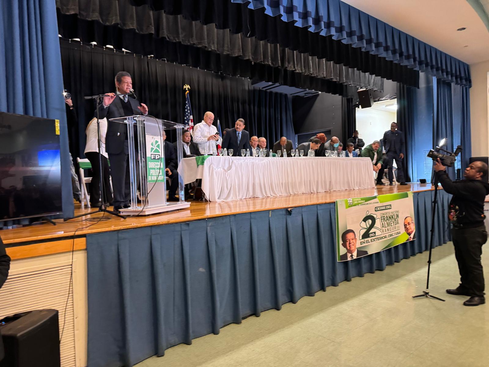 Leonel Fernández preside concurrida asamblea y concluye Congreso Franklin Almeyda en Nueva Jersey