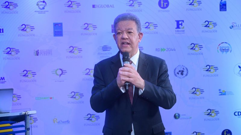 Leonel Fernández reafirma que el conocimiento es la base para el futuro del país*