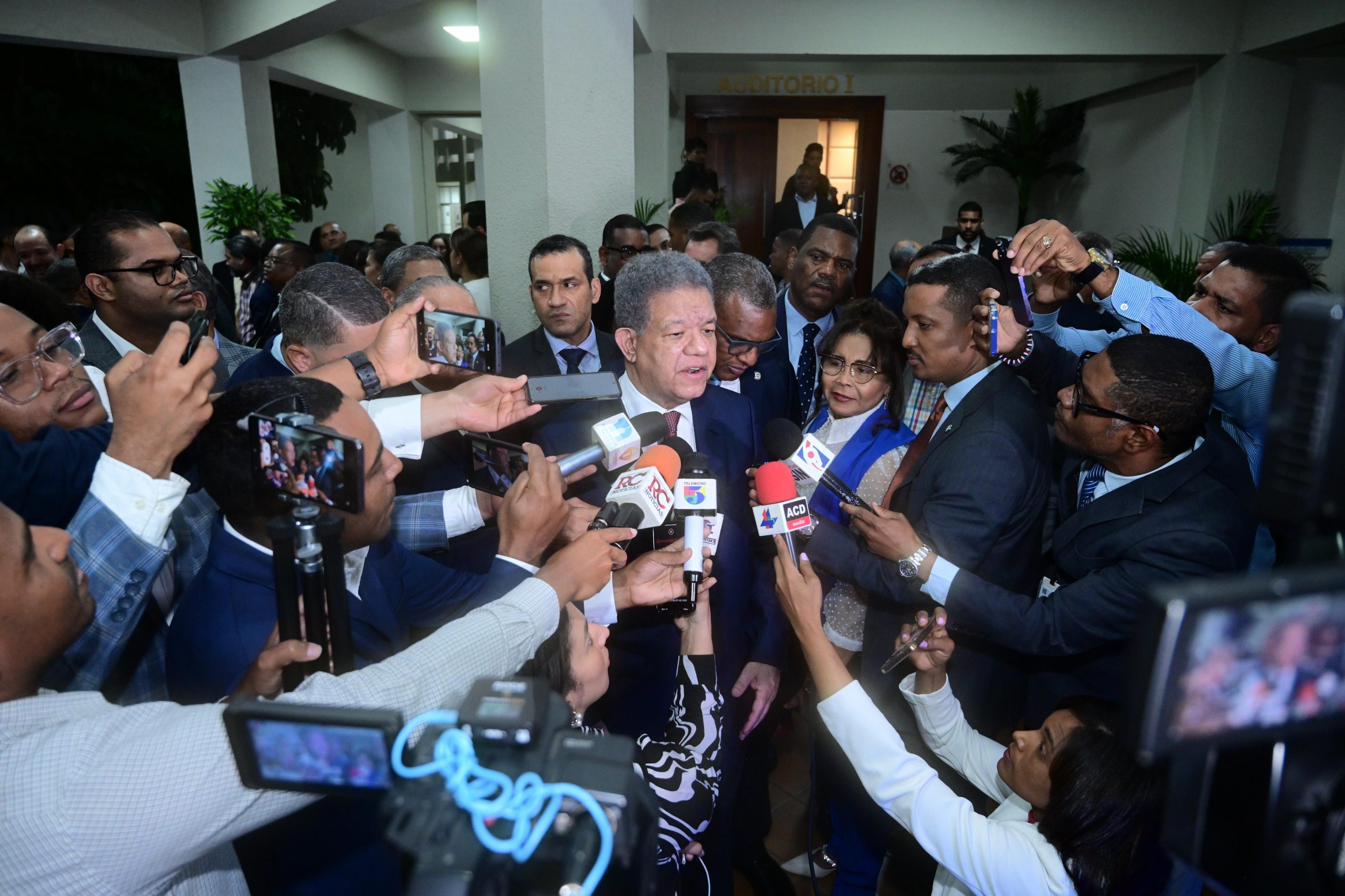 LF califica como rendición de «cuentos» y no de cuentas discurso produce Luis Abinader, cada 27 de febrero