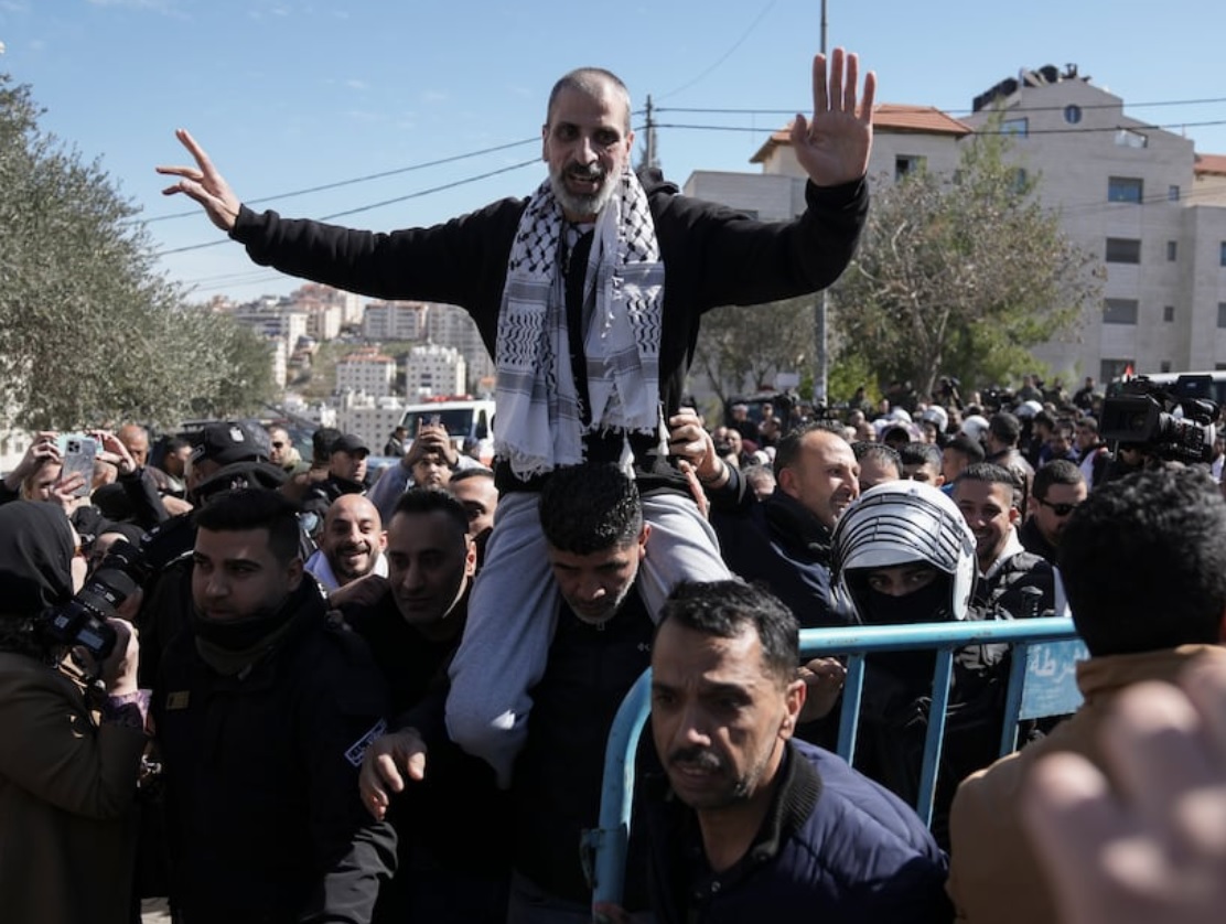 En canje de presos Israel libera 369 palestinos y Hamás 3