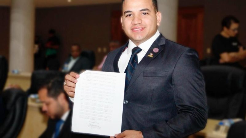 Siguen las renuncias de miembros del Comité Central PLD, se fue regidor Manuel Villanueva Solorín