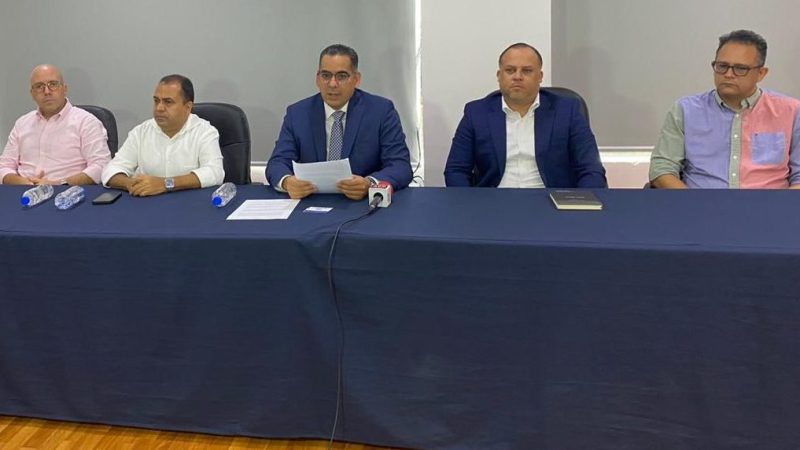 Asociaciones sector textil en desacuerdo con intermediarios en utilería escolar