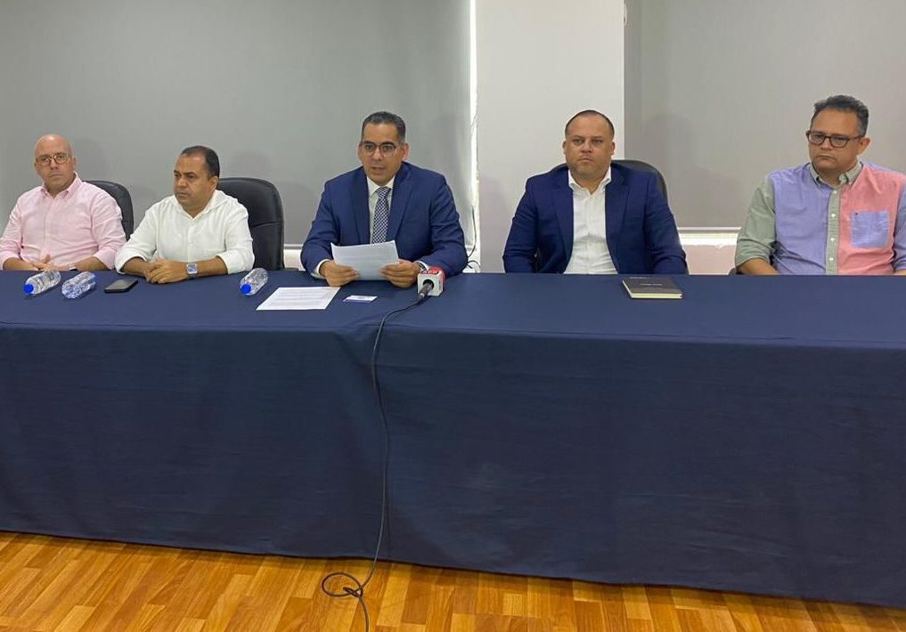 Asociaciones sector textil en desacuerdo con intermediarios en utilería escolar