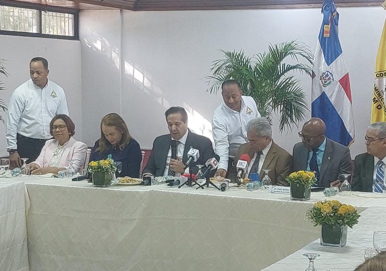 Ministro de Salud llama a población dominicana a no tener miedo por gripe aviar a través de huevos