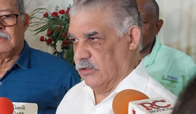 Miguel Vargas de acuerdo con aumento salarial en instituciones públicas y privadas