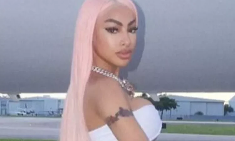 Ataque, ataque y vuelve atacar y pone la temperatura con sexy atuendo rosa