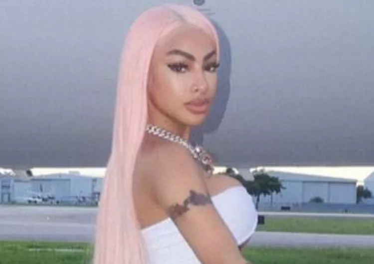 Ataque, ataque y vuelve atacar y pone la temperatura con sexy atuendo rosa