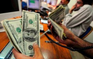 En vilo la nación por constante subida del dólar, ya está a RD$62.08 por un peso dominicano