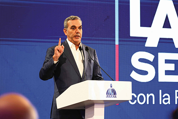 Factores internacionales han provocado alza del dólar, asegura Luis Abinader