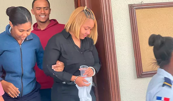 Justicia RD condena a 5 años a criolla que asesinó a comerciante chino en ferretería