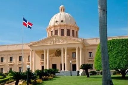 Gobernante dominicano nombra nuevos funcionarios en su administración