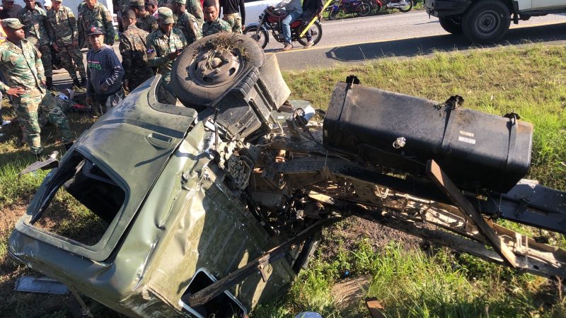 Dos militares muertos y varios heridos deja un accidente en la autopista Duarte