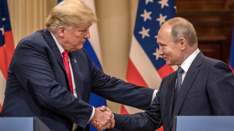 Trump: «Le creo a Putin»
