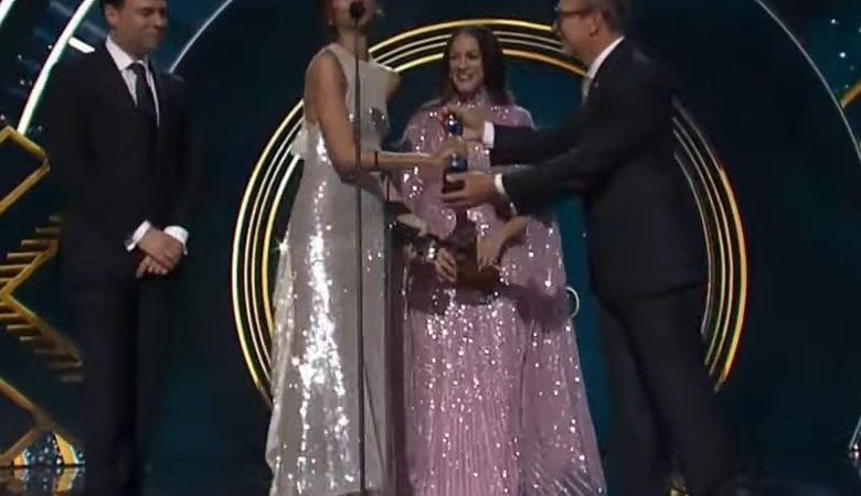 Actriz Zoe Saldaña se lleva el Gran Soberano