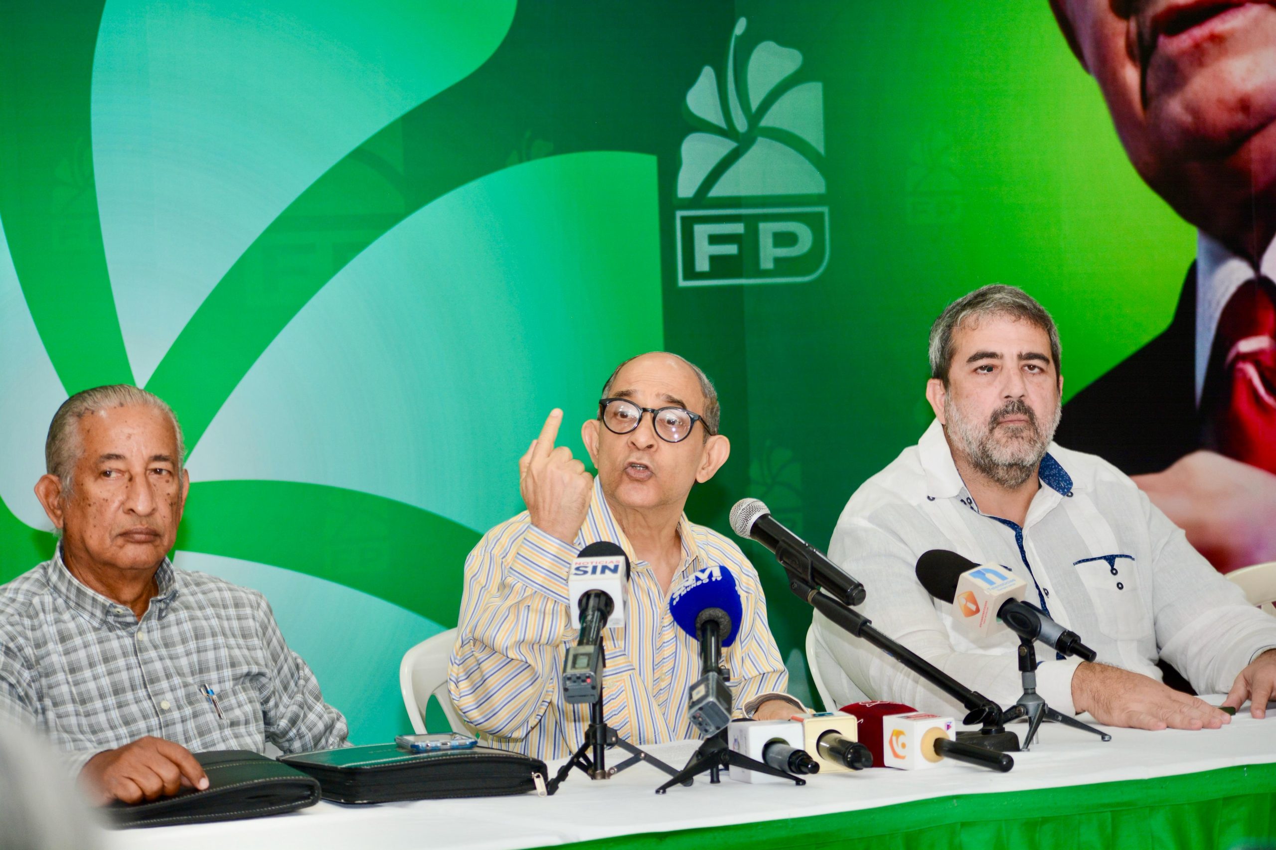 FP asegura que el Gobierno del PRM desvió destino de los fondos de Aerodom