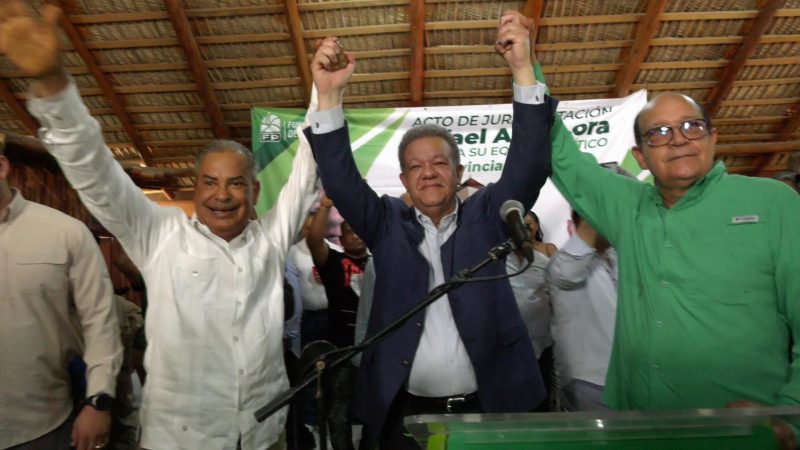 Exdiputado Rafael Abel Lora, varios exalcaldes y decenas de peledeístas se juramentan en la FP