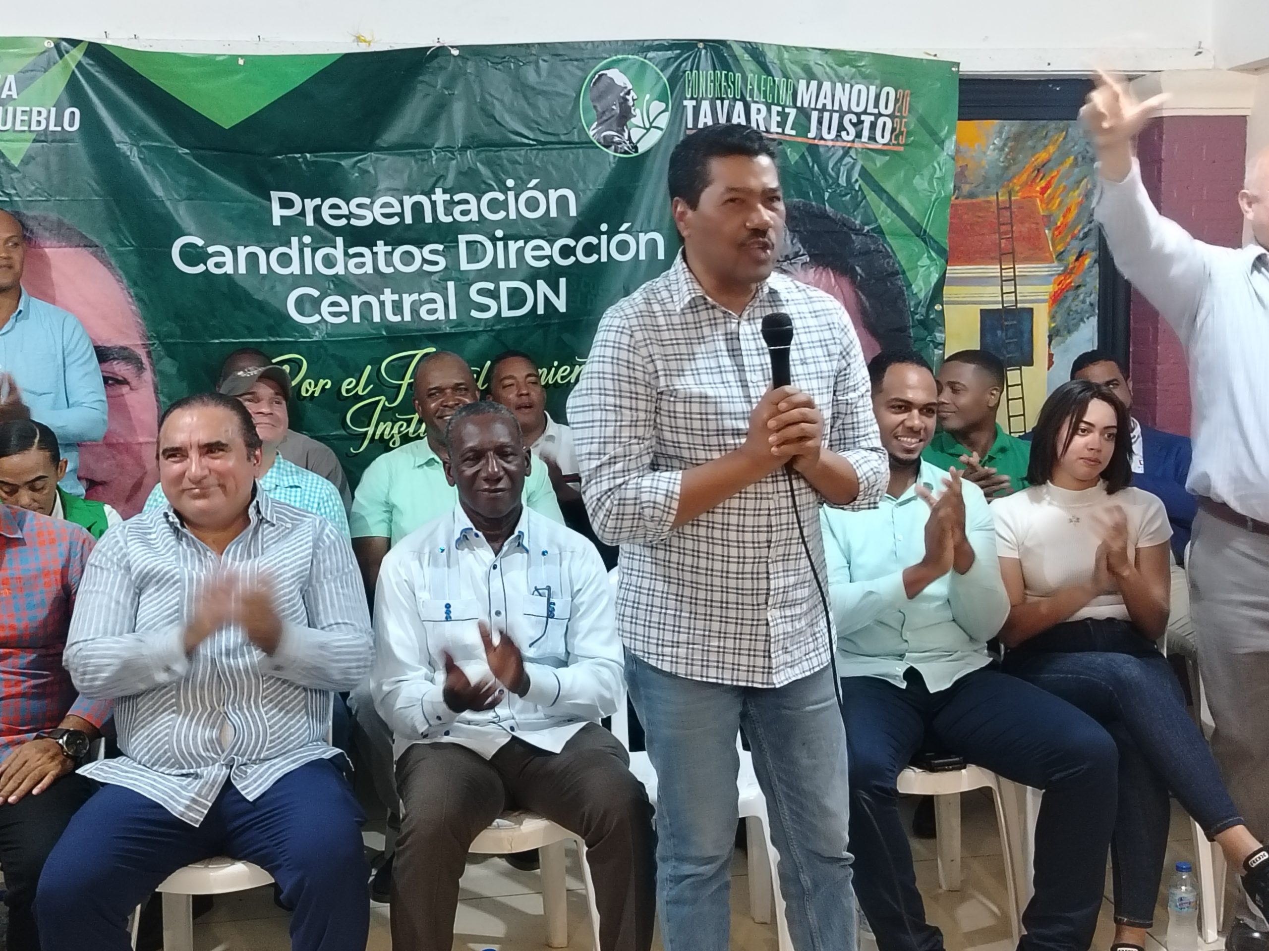 Jesús Feliz y Víctor Pavón concentran en Sabana Perdida cientos de presidentes de Direcciones Medias y de Bases de Fuerza del Pueblo