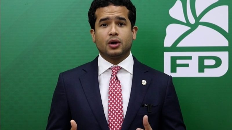 Omar Fernández ve como un sueño cumplido volver a ver  a su padre Leonel Fernández colocarse banda presidencial 2028