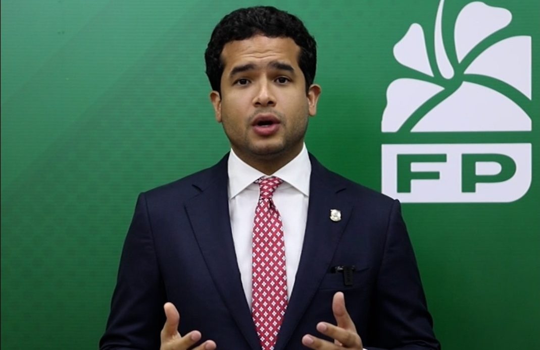 Omar Fernández ve como un sueño cumplido volver a ver  a su padre Leonel Fernández colocarse banda presidencial 2028