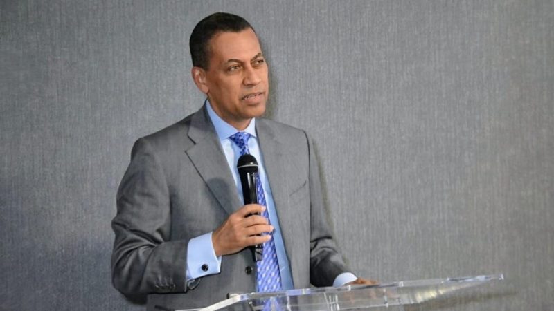 Miami: Guido Gómez Mazara muestra segunda edición de su libro Transición Electoral 1966- 1996