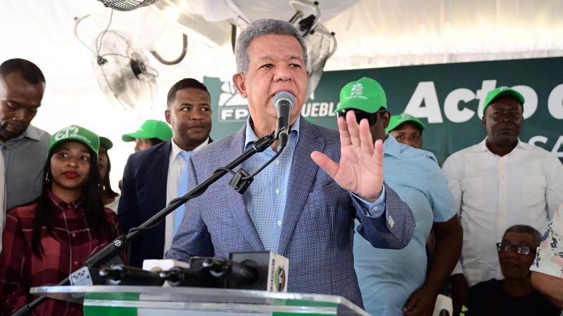 Leonel asegura mujeres dominicanas son “el corazón de la nación”; reafirma su compromiso con la igualdad*