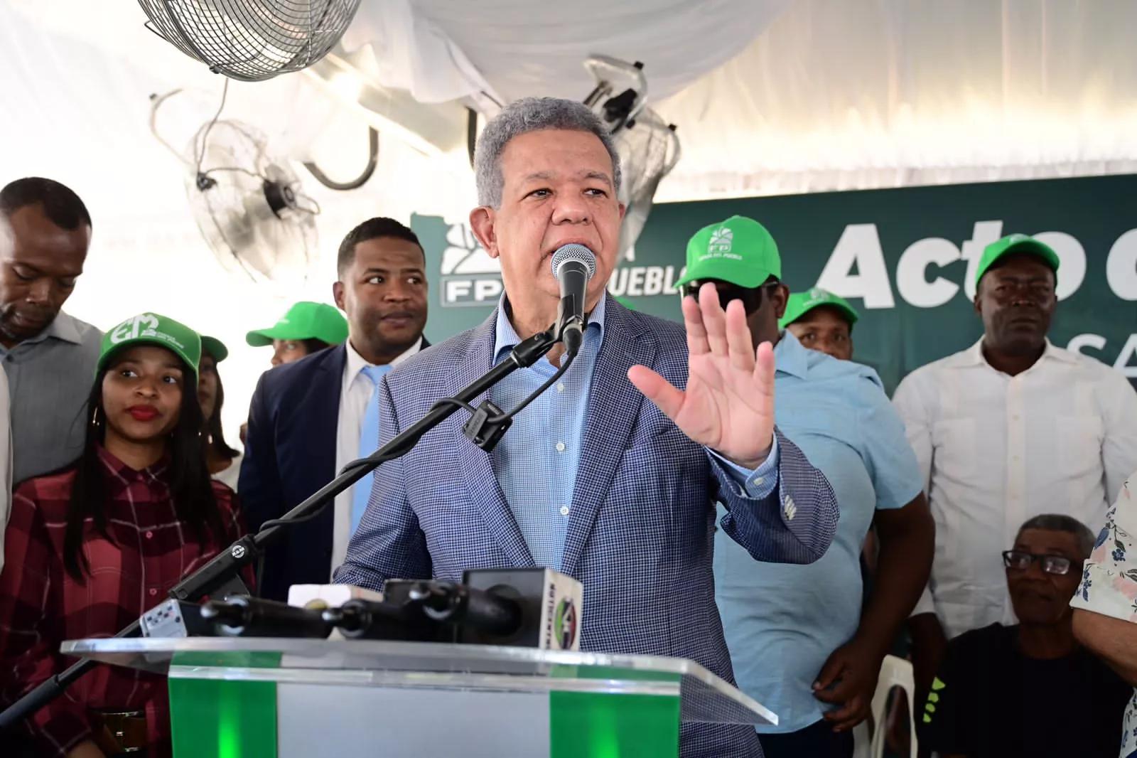 Leonel asegura mujeres dominicanas son “el corazón de la nación”; reafirma su compromiso con la igualdad*