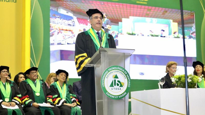 Universidad UTESA otorga título Doctor Honoris Causa al presidente Luis Abinader