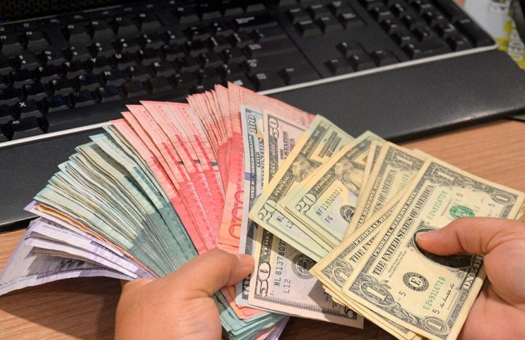 El dólar sigue su marcha indetenible hacia arriba ya está en RD$ 62.71