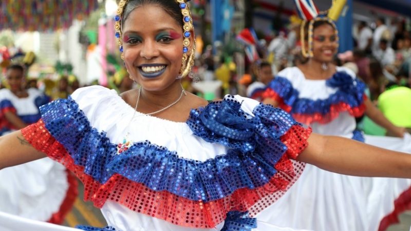 Dominicanos con una alegría desbordante desfilaron en el Carnaval de Santo Domingo, festejando nuestras tradiciones