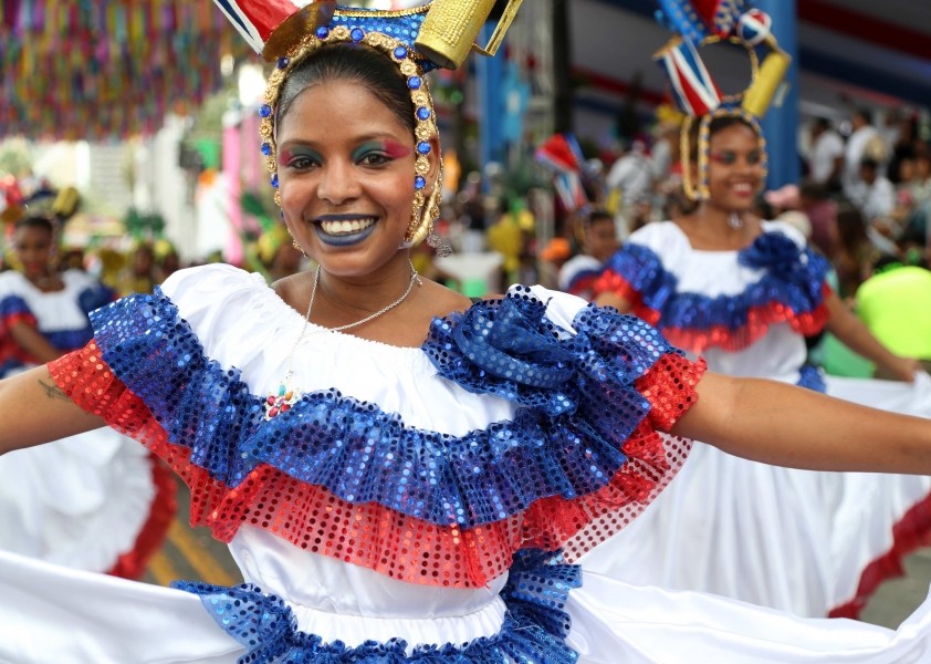 Dominicanos con una alegría desbordante desfilaron en el Carnaval de Santo Domingo, festejando nuestras tradiciones