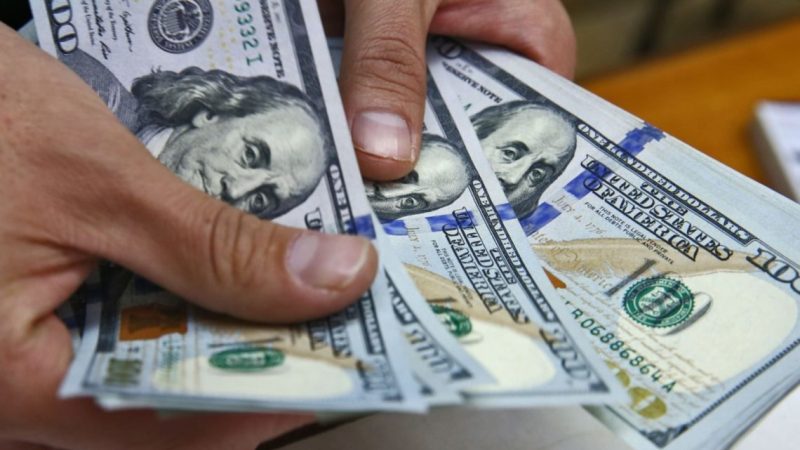 Dólar continúa hacia arriba llega a RD$63.37; varita mágica del BC para frenar alza del dólar se perdió