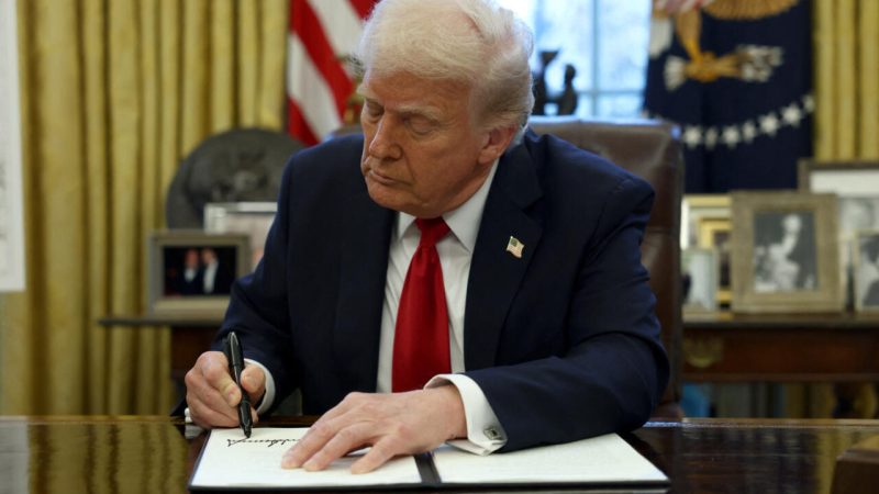 Trump exige a China que retire impuesto de 34%, porque de lo contrario le impondrá aranceles adicionales de un 50%