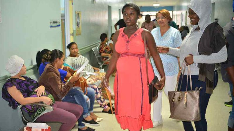 Amnistía Internacional pide gobierno RD eche atrás medidas hospitalarias contra parturientas haitianas